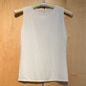 Elegant White Sleeveless knit Top - Small Size? see measurements